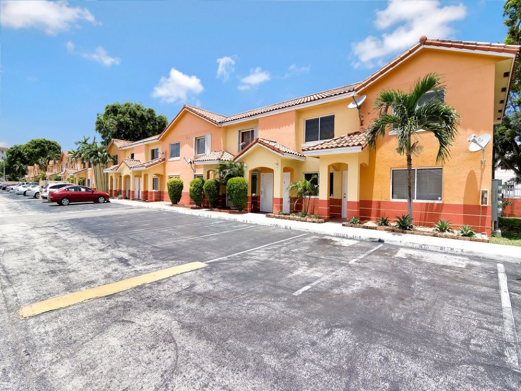 Kendall – Income Property! Ingreso Mensual Sobre $1,000 Con Retorno Sobre 6.5% Anual - Featured Image
